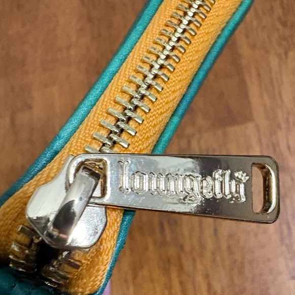 Disney Loungefly Robin hood Green Zip Around Wallet - Picture 4 of 10